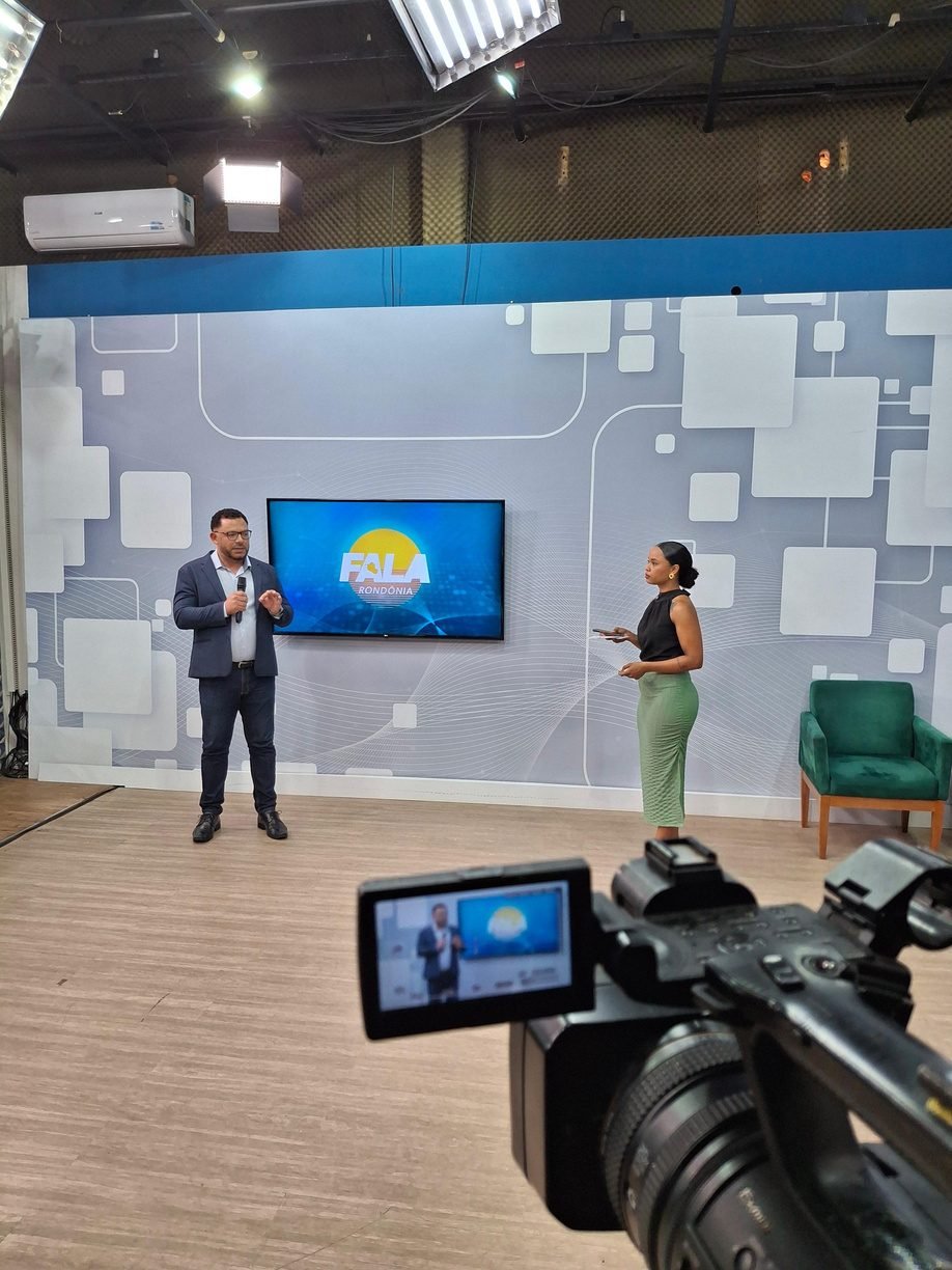 Cidinei Martins em entrevista no estúdio do Fala Rondônia